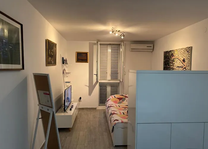 Studio Apartment Ivana - New Sweet Apartment
